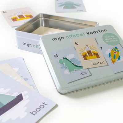 Maan Amsterdam alfabetkaarten blik groen1.jpg
