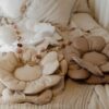 Coussin décoratif à fleurs - Beige – Image 2